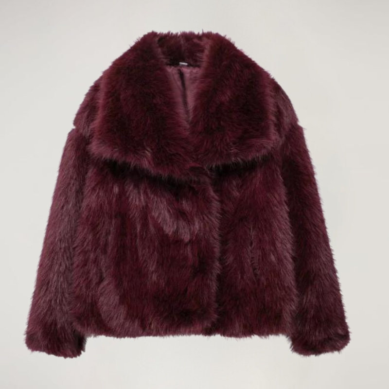 Oversized_Faux_Fur_Coat_in_Soft_Grey_with_Wide_Lapels4